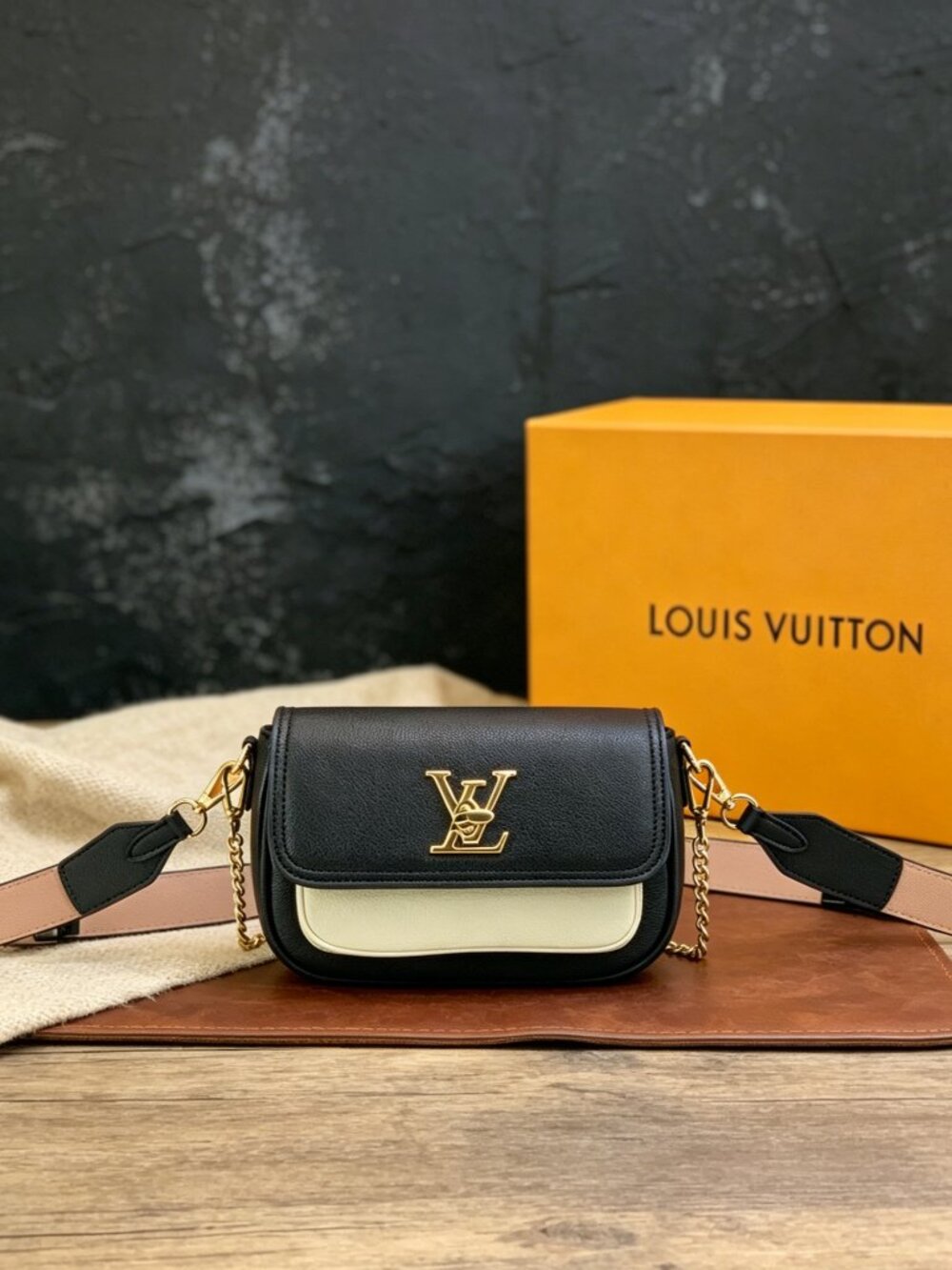 Louis Vuitton Lockme Tender Black